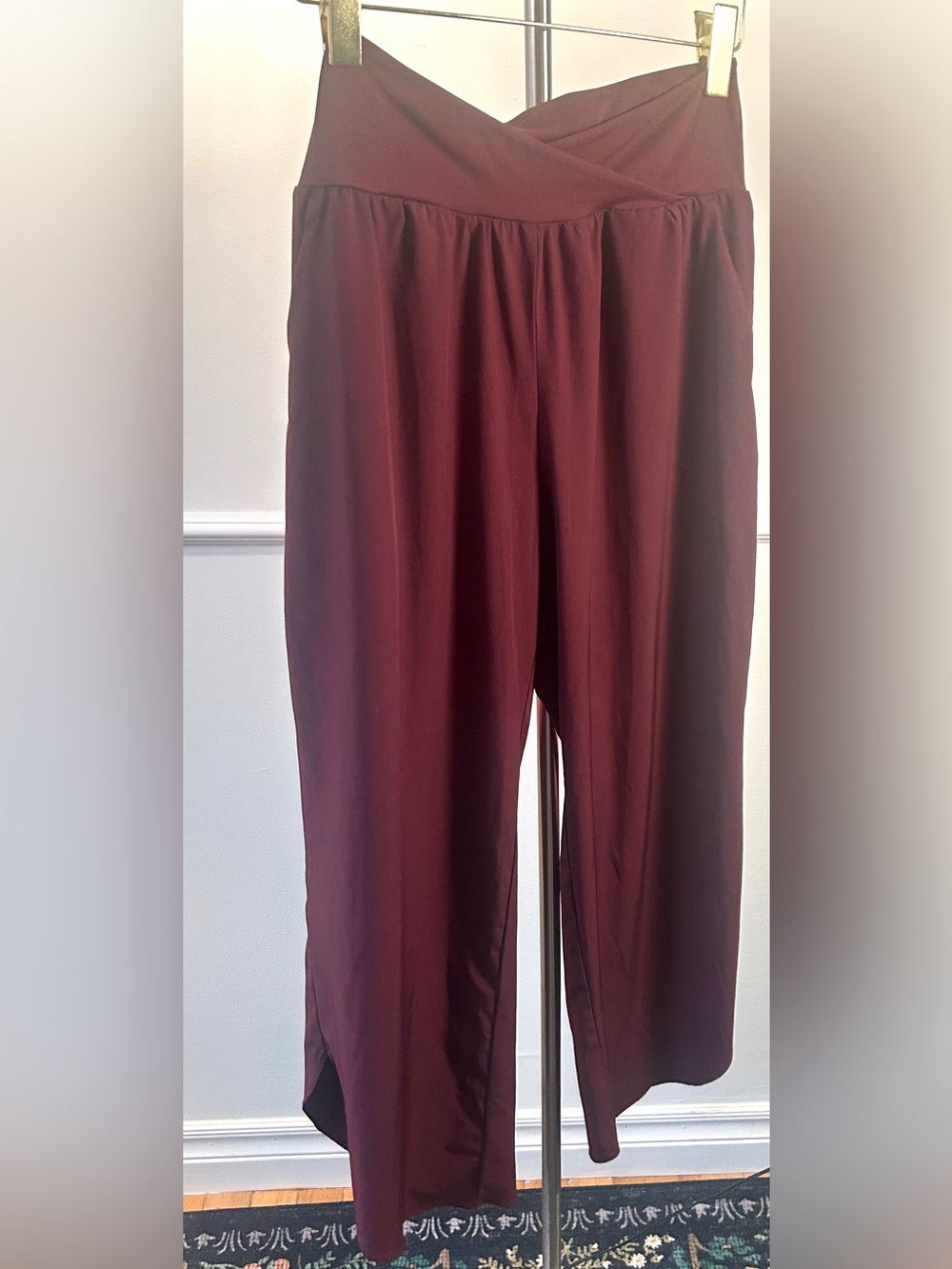 Halara Quick Dry Yoga Pants • Burgundy •Size Small • Like New